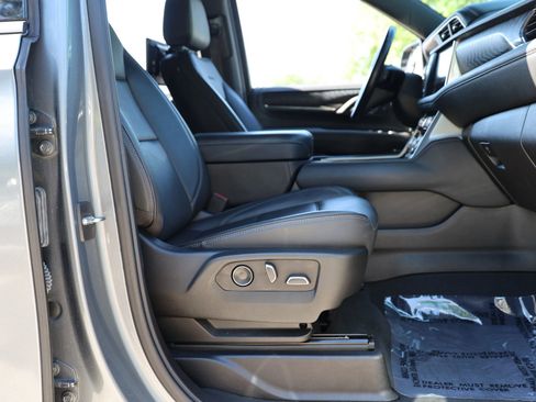 Used 2021 GMC Yukon XL Denali w/ Denali Premium Package AWD/4WD image 54