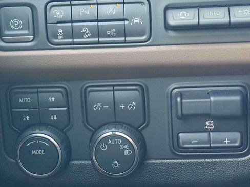 Used 2024 Chevrolet Tahoe High Country w/ Advanced Technology Package image 24