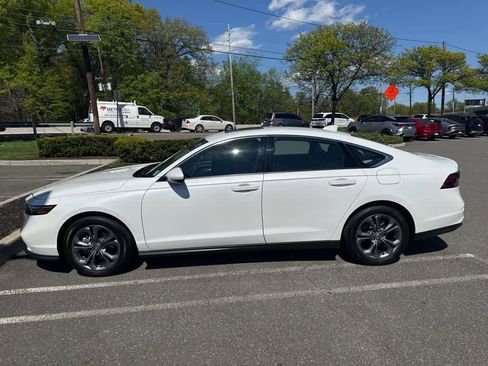 Used 2023 Honda Accord EX image 3