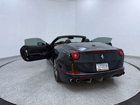 Used 2017 Ferrari California T image 18