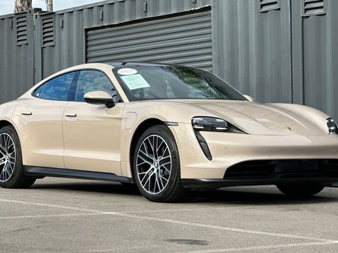 Used 2022 Porsche Taycan image 10