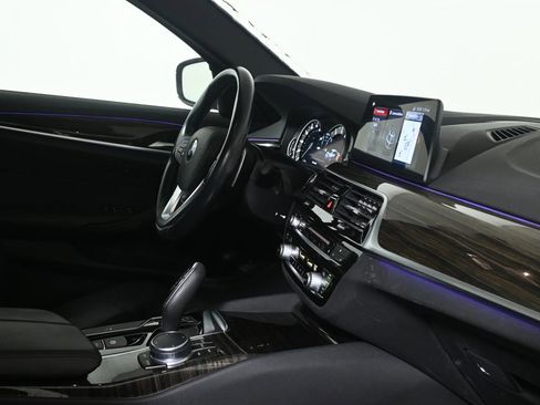Used 2018 BMW 530i xDrive AWD/4WD image 8