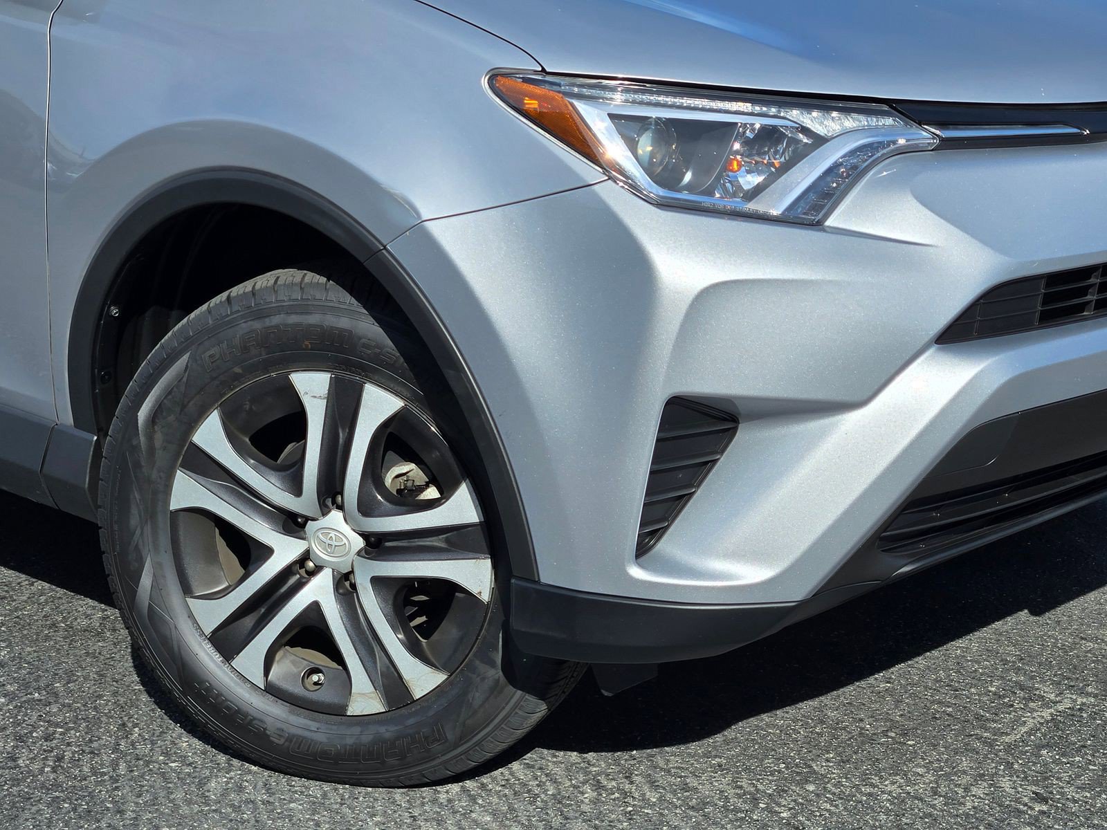 Used 2016 Toyota RAV4 LE FWD image 6
