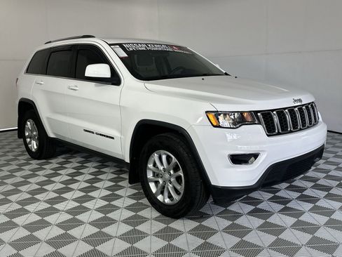 Used 2021 Jeep Grand Cherokee Laredo RWD image 2