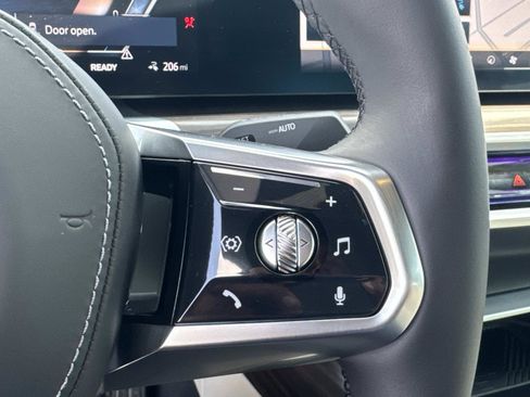 Used 2025 BMW i7 eDrive50 w/ M Sport Package RWD image 17