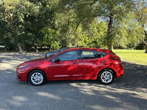 Certified 2025 Subaru Impreza 2.0i image 5