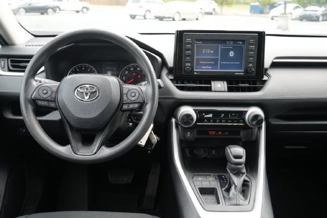 Used 2021 Toyota RAV4 LE FWD image 18