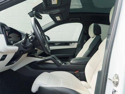 Certified 2025 Porsche Cayenne Coupe image 17