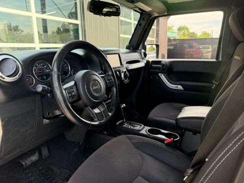 Used 2014 Jeep Wrangler Unlimited Sahara w/ Connectivity Group AWD/4WD image 13