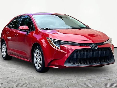 Used 2021 Toyota Corolla LE FWD image 3