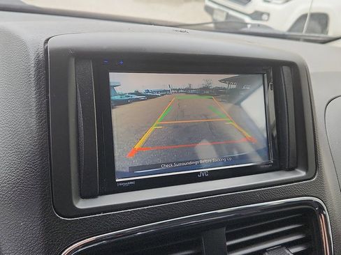 Used 2018 Dodge Grand Caravan SE w/ UConnect Hands-Free Group FWD image 13