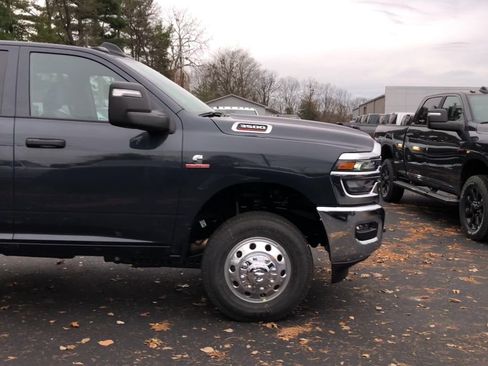 New 2026 RAM 3500 Tradesman w/ Chrome Appearance Group image 9