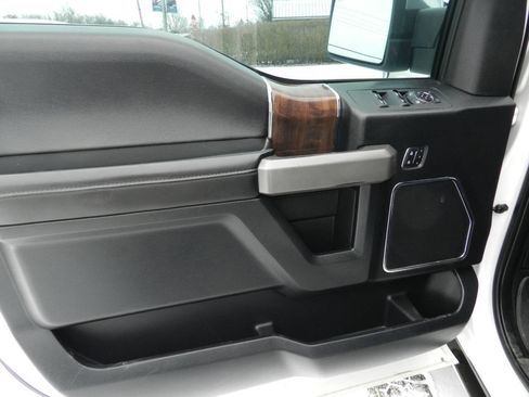 Used 2016 Ford F150 Platinum w/ Equipment Group 701A Luxury image 15