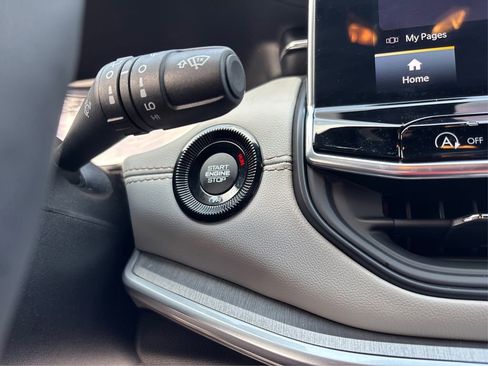 Used 2025 Jeep Compass Limited image 27