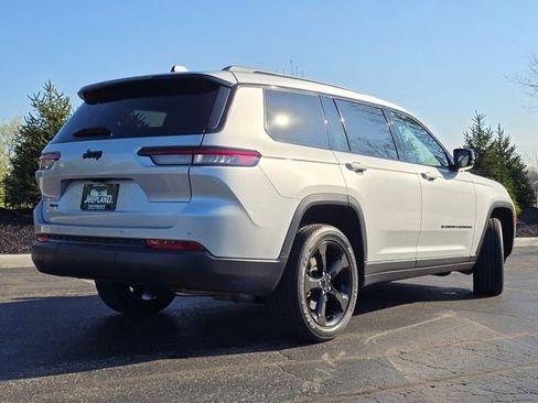 Used 2023 Jeep Grand Cherokee L Laredo AWD/4WD image 31