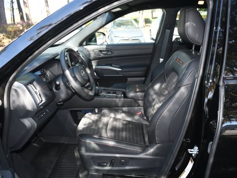 Used 2025 Nissan Pathfinder Rock Creek image 7