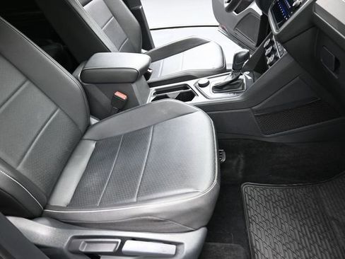 Used 2021 Volkswagen Tiguan SE w/ Panoramic Sunroof Package image 27