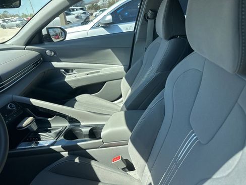 Used 2021 Hyundai Elantra Blue image 25