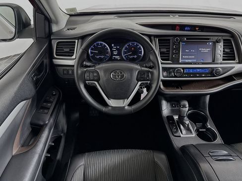 Used 2019 Toyota Highlander Plus AWD/4WD image 20