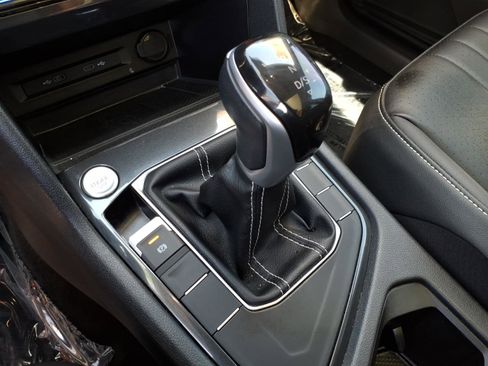 Certified 2023 Volkswagen Tiguan SE w/ Panoramic Sunroof Package FWD image 31