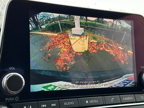 Used 2024 Nissan Altima 2.5 SV image 18