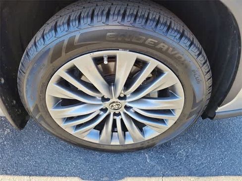 Used 2021 Toyota Highlander Platinum image 11