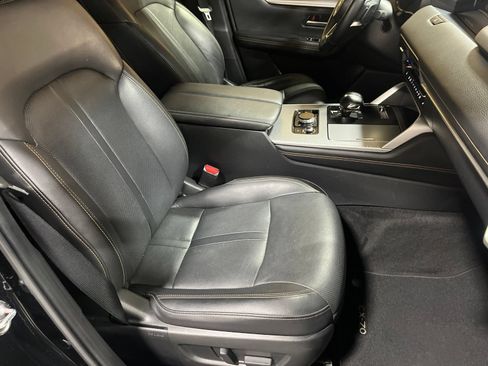 Certified 2025 MAZDA CX-70 3.3 Turbo w/ Preferred Package AWD/4WD image 15