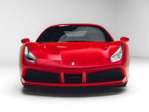 Used 2017 Ferrari 488 GTB RWD image 3