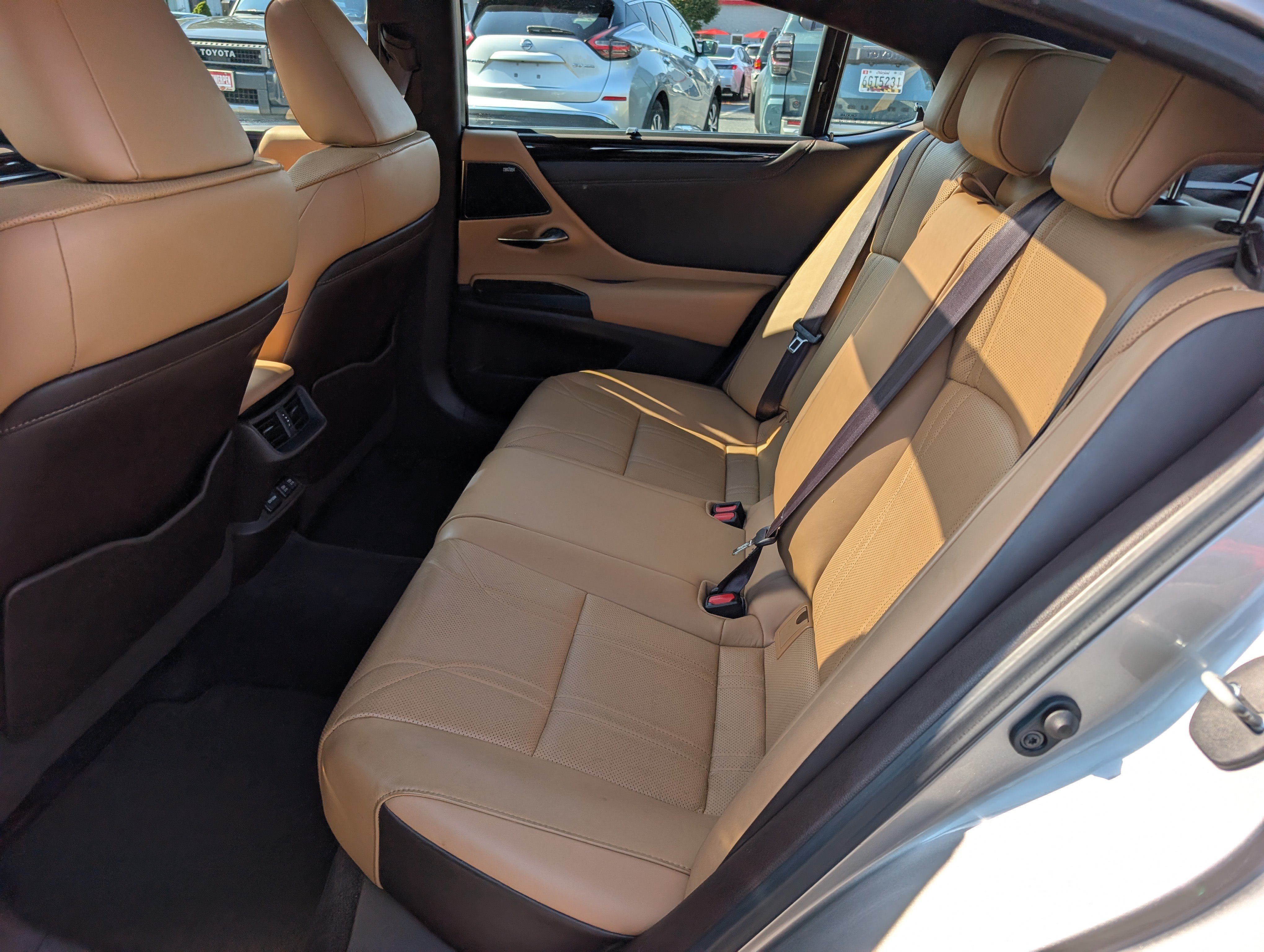 Used 2020 Lexus ES 350 Ultra Luxury w/ Accessory Package 2 FWD image 15