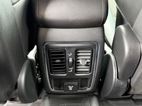 Used 2021 Jeep Grand Cherokee Laredo X AWD/4WD image 18