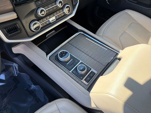 Used 2024 Ford Expedition Limited image 18