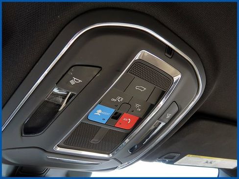 Used 2023 Jeep Grand Cherokee Limited AWD/4WD image 16