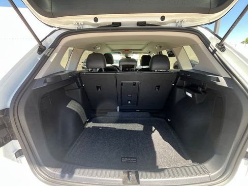 Certified 2025 Volkswagen Taos SE image 6