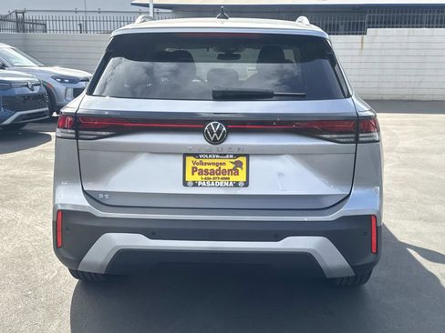 New 2026 Volkswagen Tiguan SE image 3