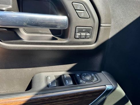 Used 2022 Chevrolet Silverado 1500 High Country w/ Technology Package AWD/4WD image 16