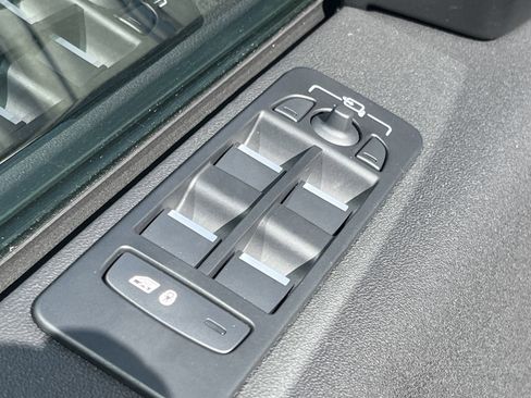 Used 2025 Land Rover Discovery Sport Dynamic SE image 21