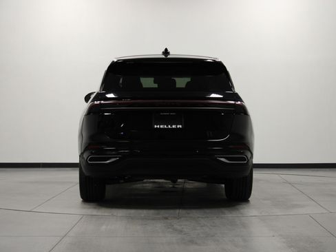 Used 2024 Lincoln Nautilus Premier image 5