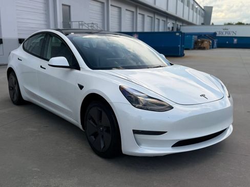 Used 2023 Tesla Model 3 Standard Range RWD image 5