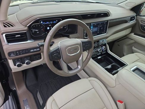 Used 2021 GMC Yukon Denali w/ Denali Premium Package image 17