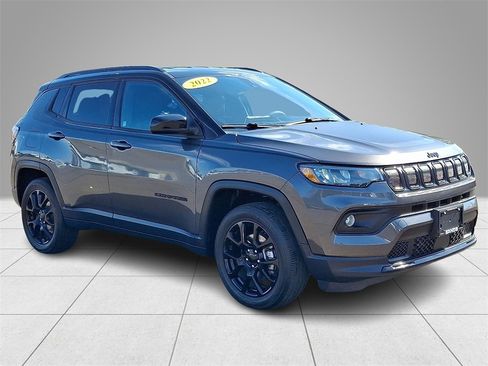 Certified 2022 Jeep Compass Altitude image 3