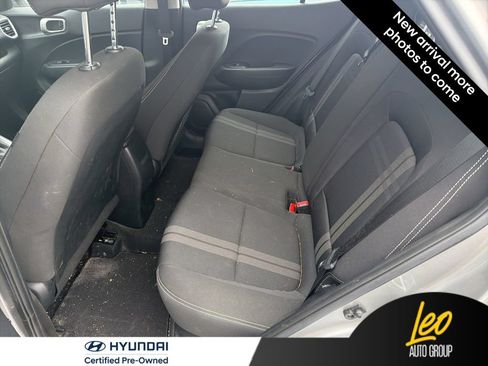 Used 2023 Hyundai Venue SEL FWD image 11