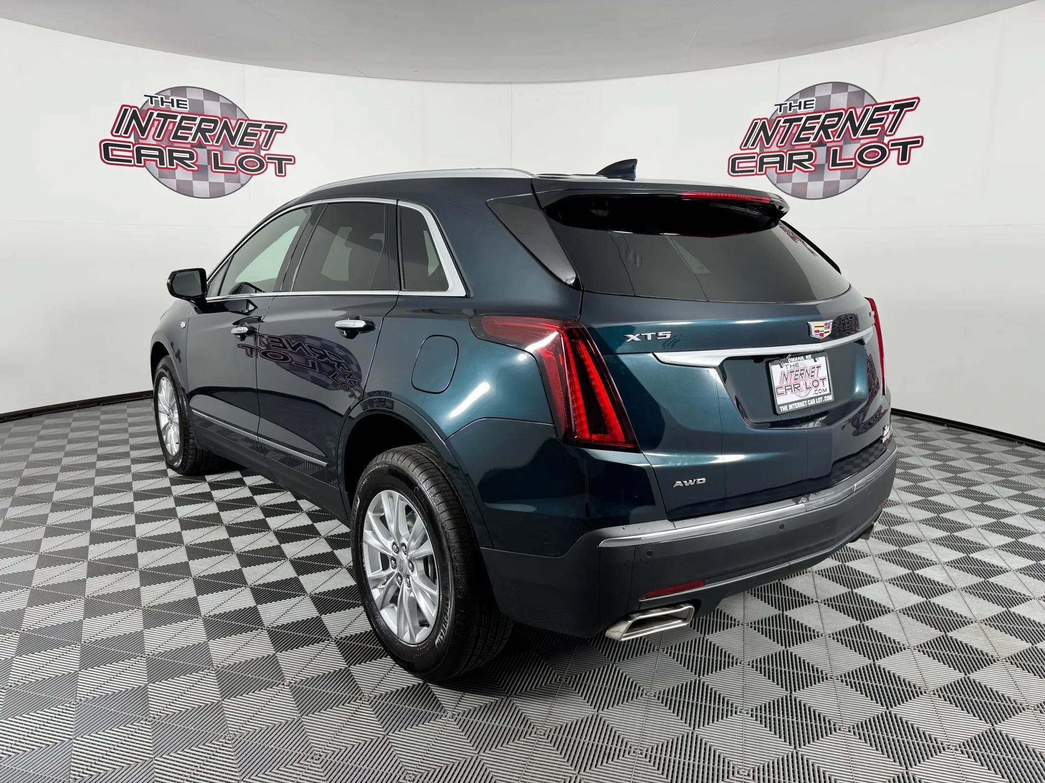 Used 2025 Cadillac XT5 Luxury w/ LPO, Floor Liner Package AWD/4WD image 5