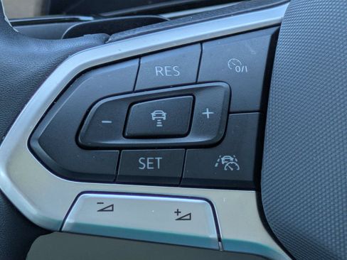 Used 2024 Volkswagen Atlas SE FWD image 30