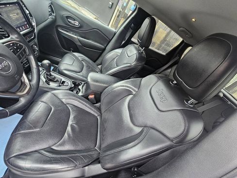 Used 2019 Jeep Cherokee Limited w/ Luxury Group image 25