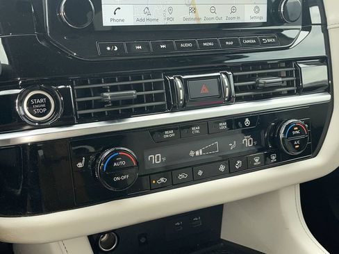 Used 2024 Nissan Pathfinder SL AWD/4WD image 25