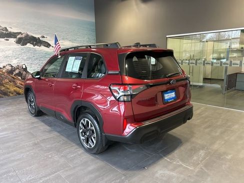 Used 2025 Subaru Forester Base image 33