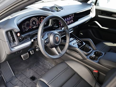 New 2026 Porsche Cayenne S image 4