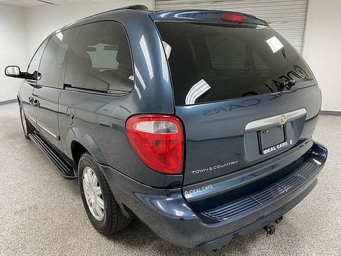 Used 2007 Chrysler Town & Country Touring w/ Leather Interior Group image 7