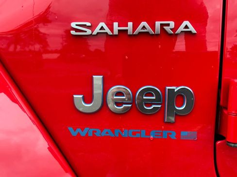Used 2024 Jeep Wrangler Unlimited Sahara AWD/4WD image 18