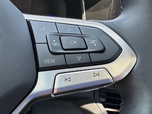 Certified 2025 Volkswagen Jetta SE w/ Sunroof Package FWD image 15